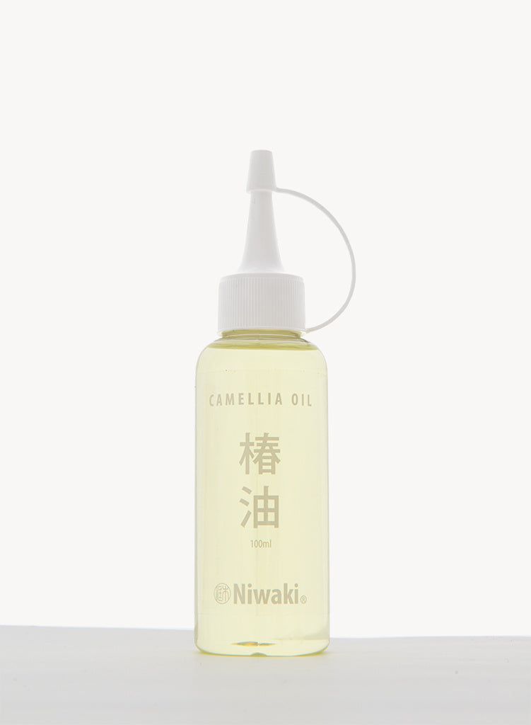 tools-niwaki-camelia-oil.jpg